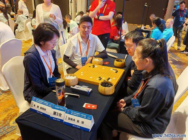 中国公安体协队李爽、胡铭闽组合参预混双赛
